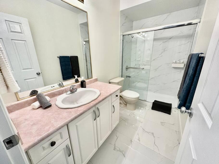 2 Bedrooms basement Suite Vancouver/self check in, Vancouver (updated