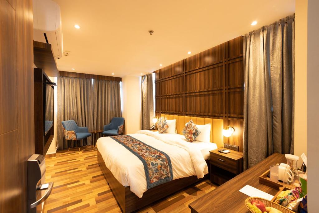 Postel nebo postele na pokoji v ubytování Hyphen Business Hotel
