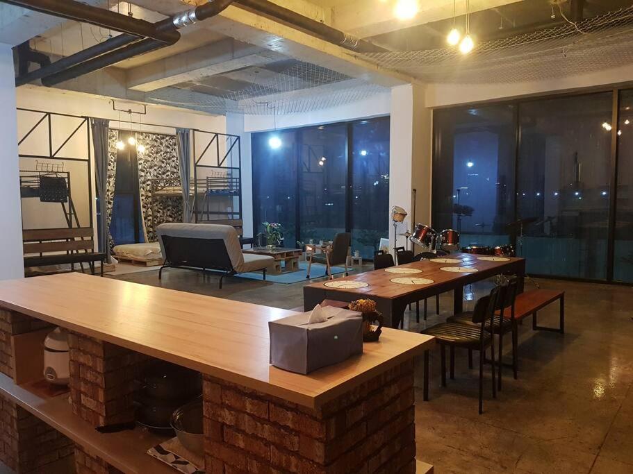 Χώρος καθιστικού στο Yeosu Loft House