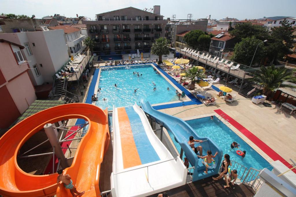 a pool with a slide and a water park at Ozkaptan Aqua Otel in Marmara