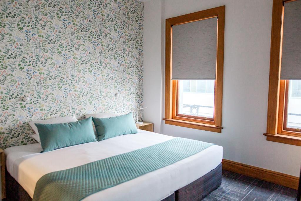 
Double or Twin Room with Private Bathroom
