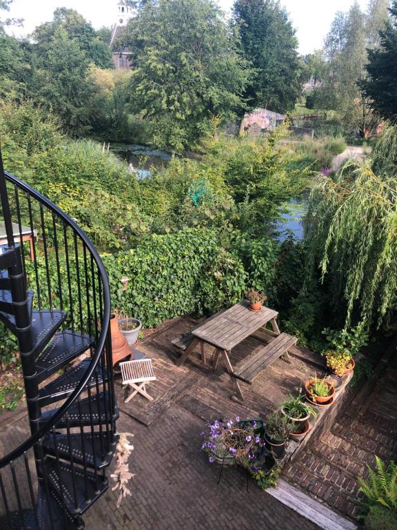 Zahrada ubytování B&B Canal Sight