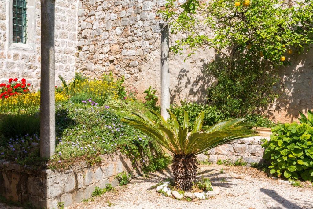 Vonkajšia záhrada v ubytovaní Villa Marini Dvori - with free parking
