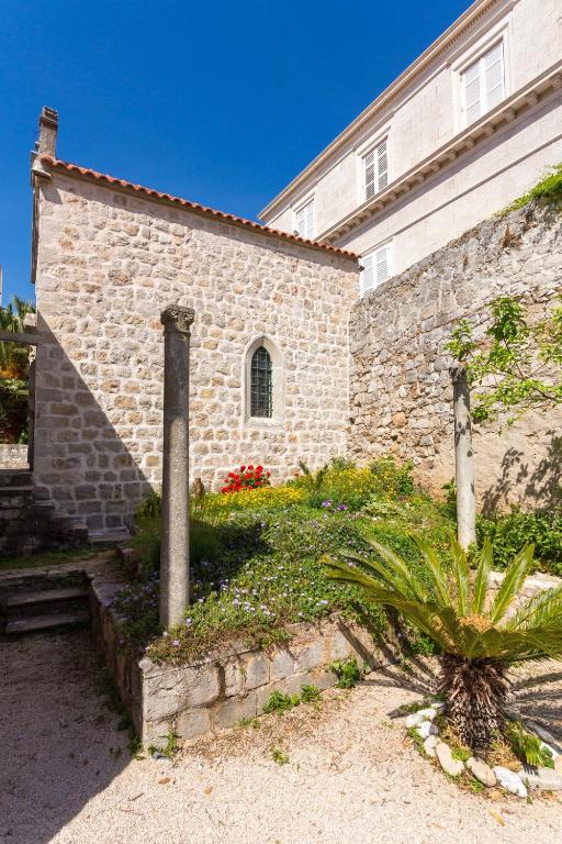 Vonkajšia záhrada v ubytovaní Villa Marini Dvori - with free parking