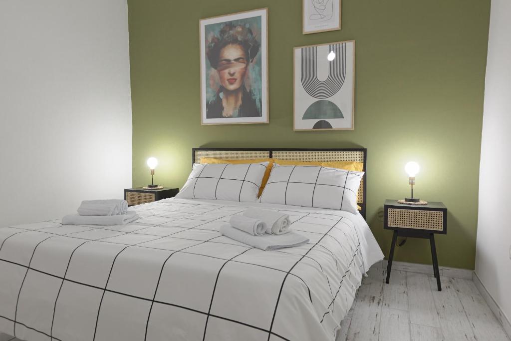 Ένα ή περισσότερα κρεβάτια σε δωμάτιο στο La Sedia Rossa Historical Centre