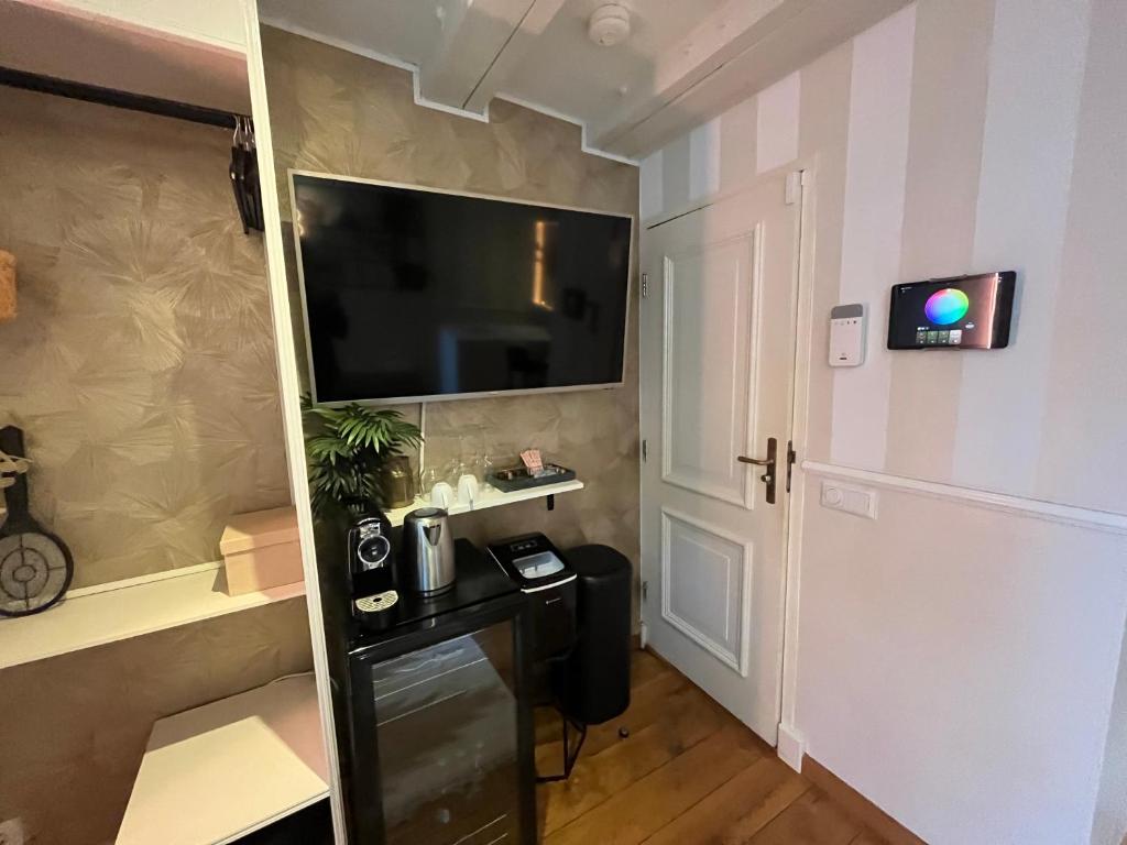 The Enlightened House Luxury Suites - Resim 20