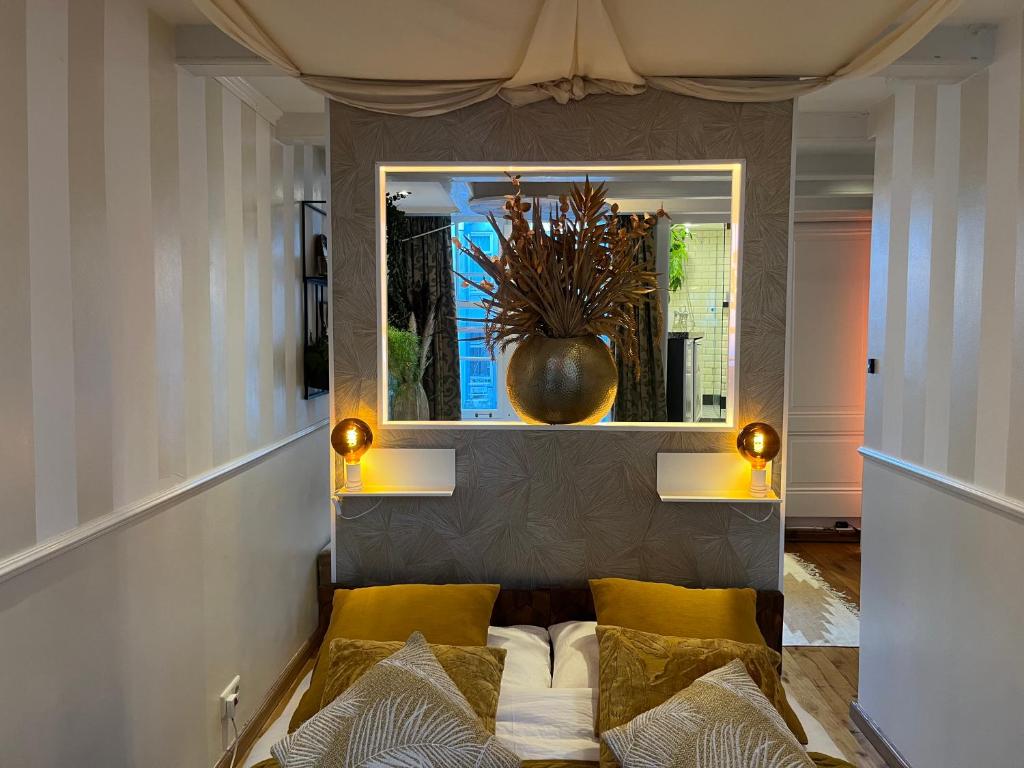 The Enlightened House Luxury Suites - Resim 18