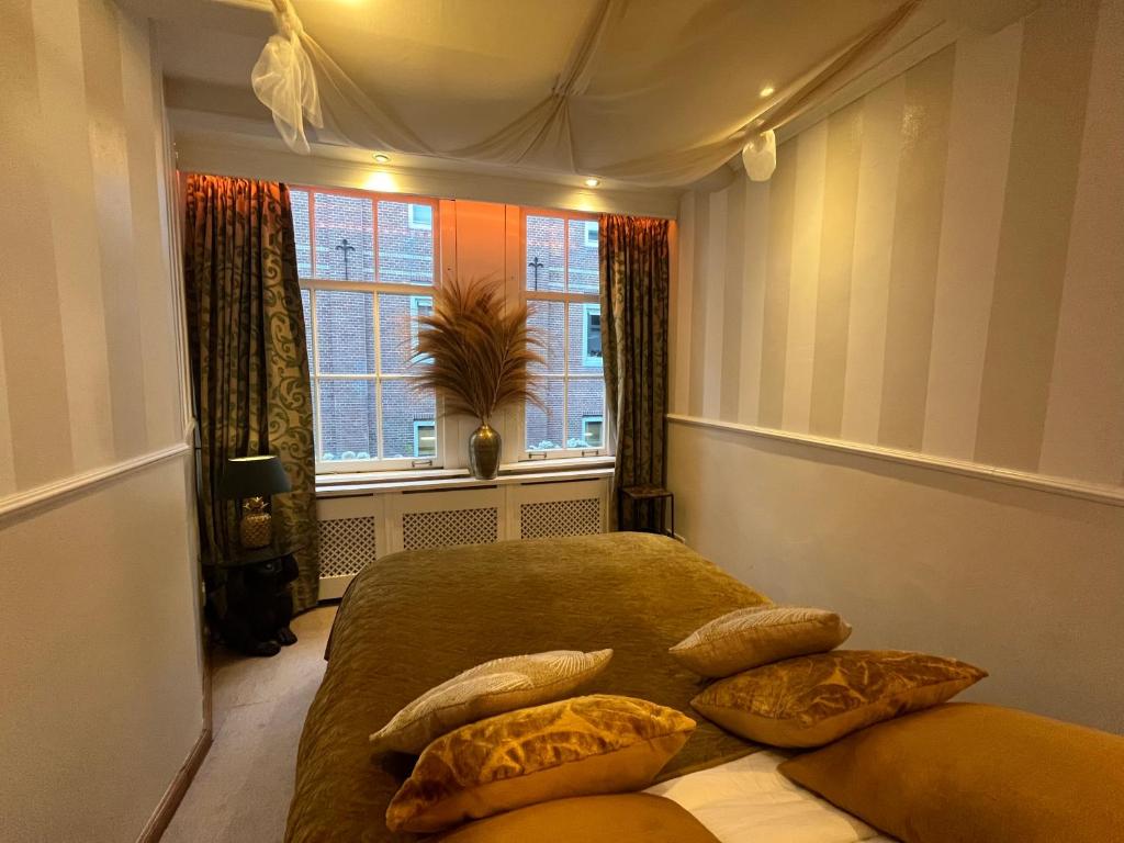 The Enlightened House Luxury Suites - Resim 27