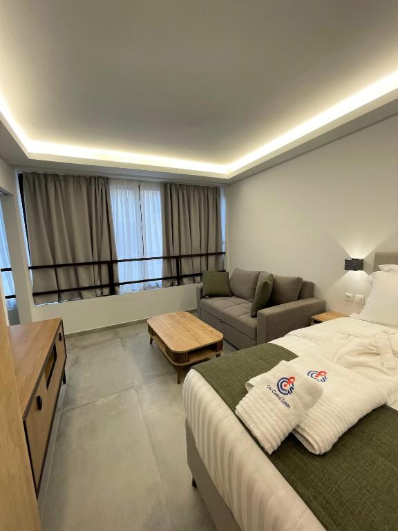 Posteľ alebo postele v izbe v ubytovaní Chic Centre Suites Athens