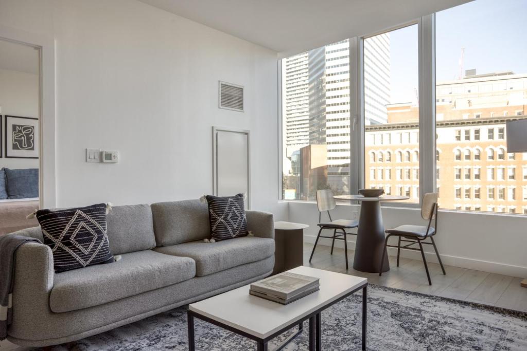 Posezení v ubytování DowntownFinancial District 1br w wd gym BOS-799