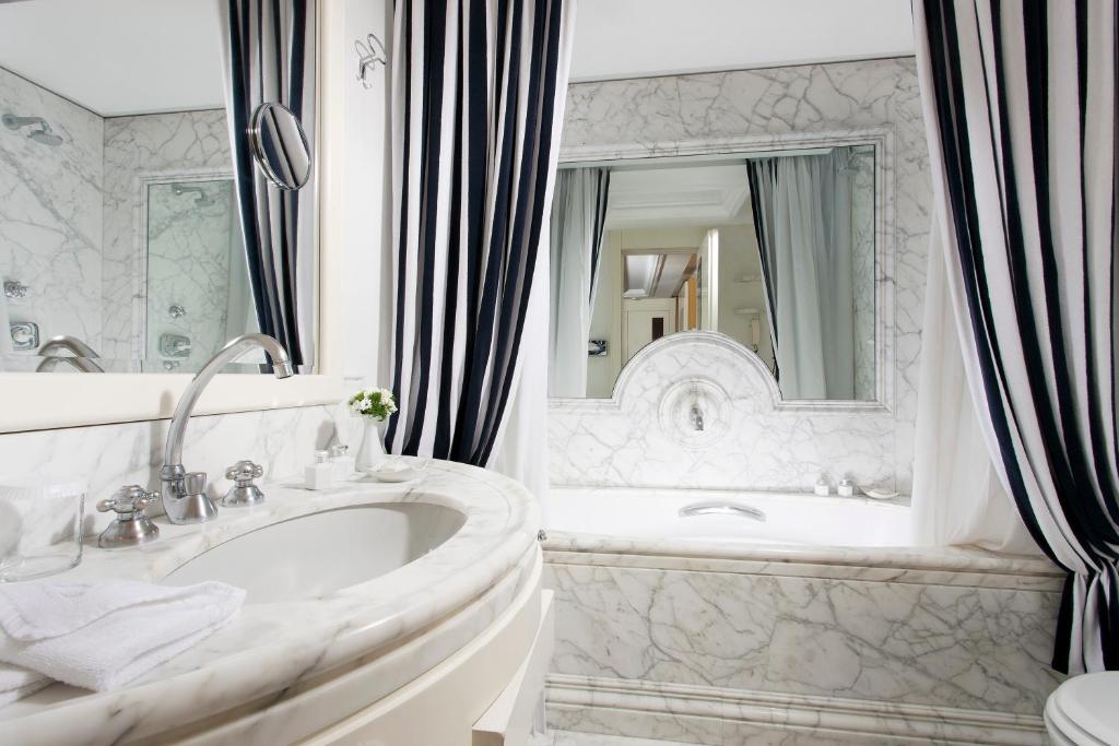 Koupelna v ubytování Hotel Lord Byron - Small Luxury Hotels of the World