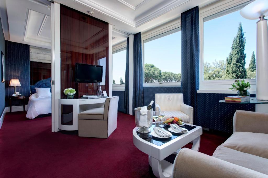 Posezení v ubytování Hotel Lord Byron - Small Luxury Hotels of the World