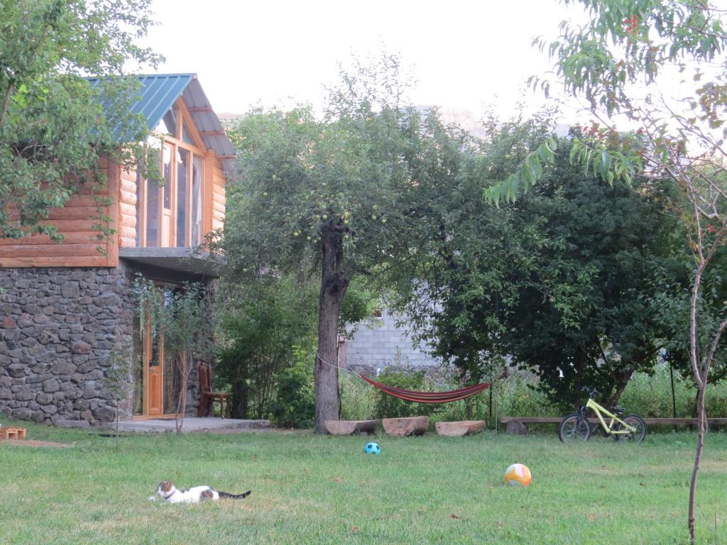 Zahrada ubytování Guest House Aleksandre
