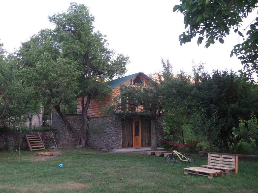 Zahrada ubytování Guest House Aleksandre