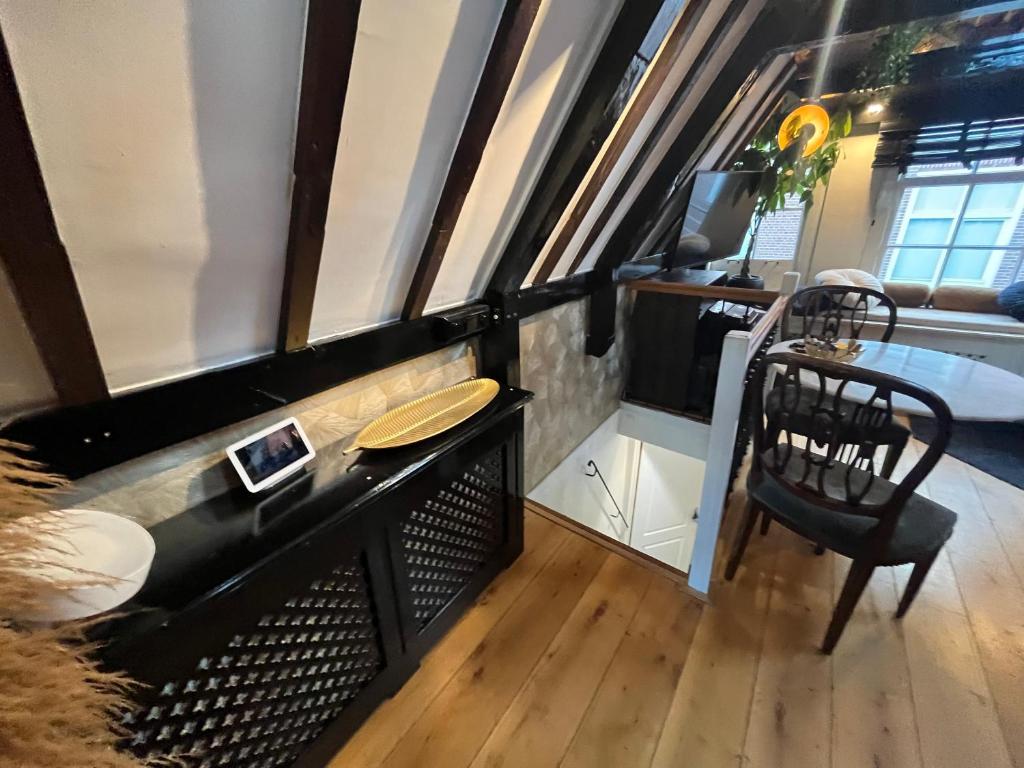 The Enlightened House Luxury Suites - Resim 42