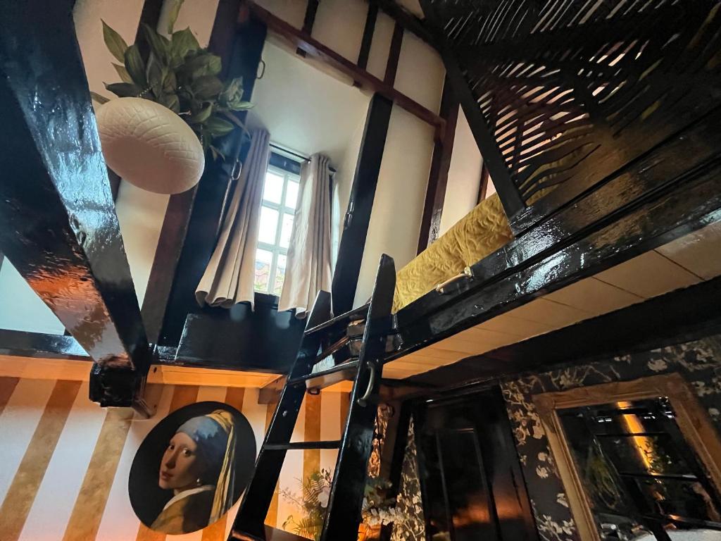 The Enlightened House Luxury Suites - Resim 41