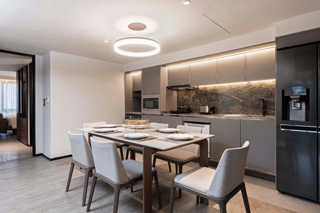 A fully equipped open-plan kitchen and dining area arranged for extended-stay use.