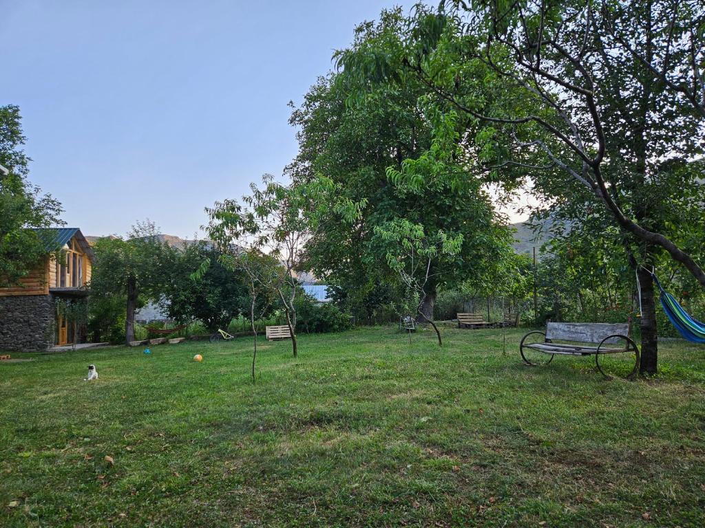 Zahrada ubytování Guest House Aleksandre