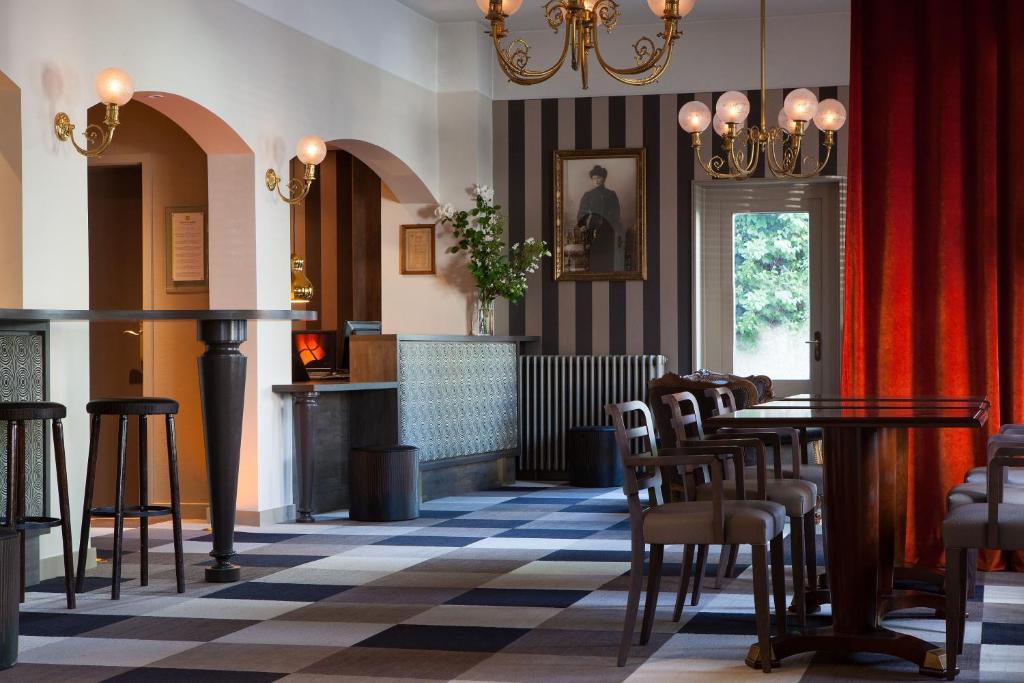 Posezení v ubytování Logis Hôtel Beauséjour Colmar