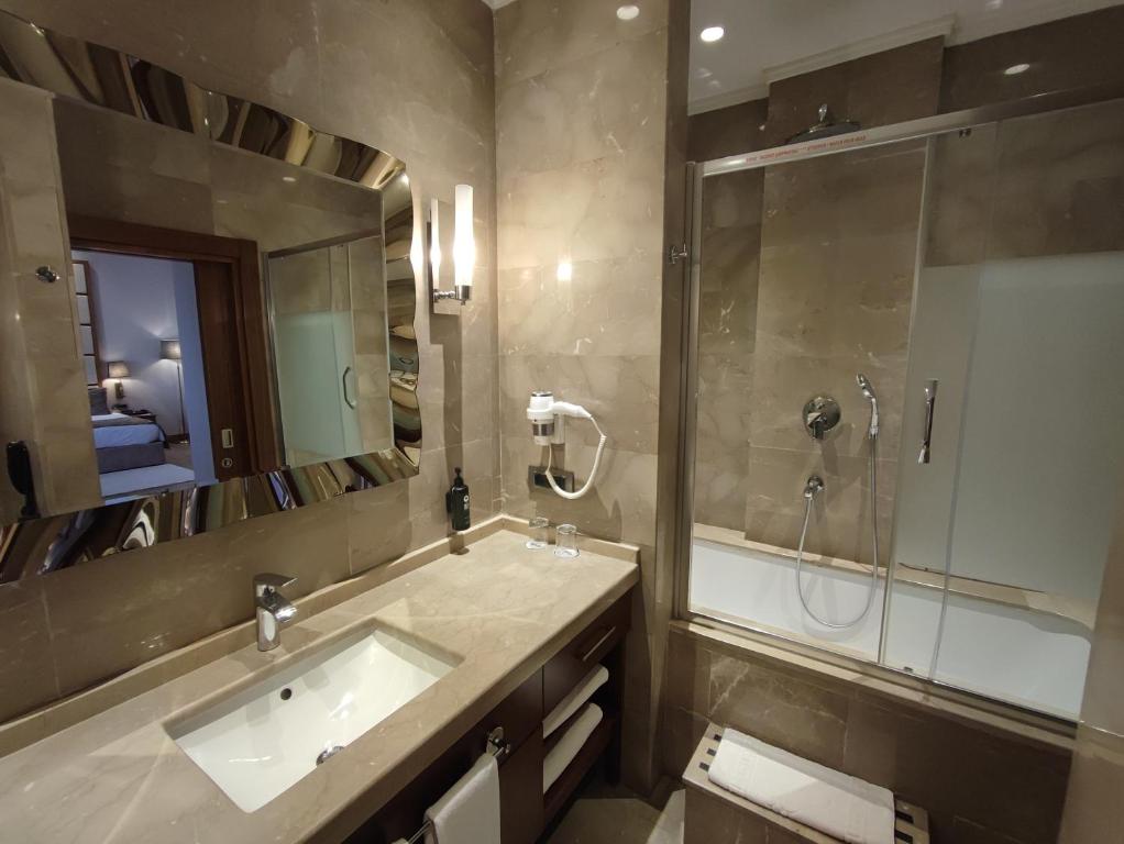 Days Hotel by Wyndham Istanbul Maltepe - Superior Single Room With Two Single Beds
