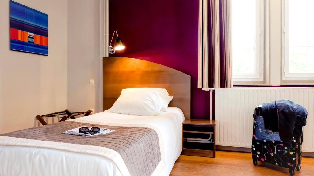 Postel nebo postele na pokoji v ubytování Domaine Lyon Saint Joseph