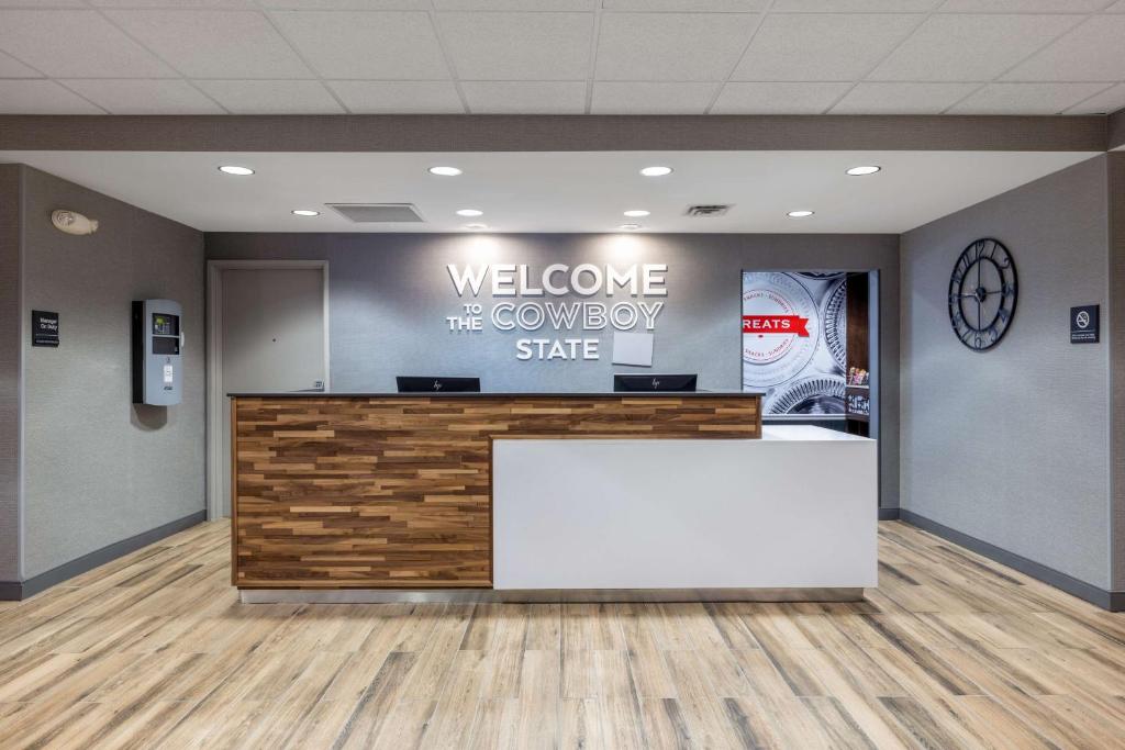 Vestibils vai reģistratūra naktsmītnē Newly Renovated-Hampton Inn & Suites Casper