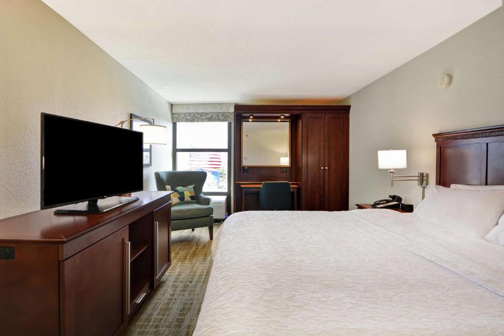 Hampton Inn Detroit Madison Heights South Troy - King Room Met Magnetron En Mini-fridge-niet-roken