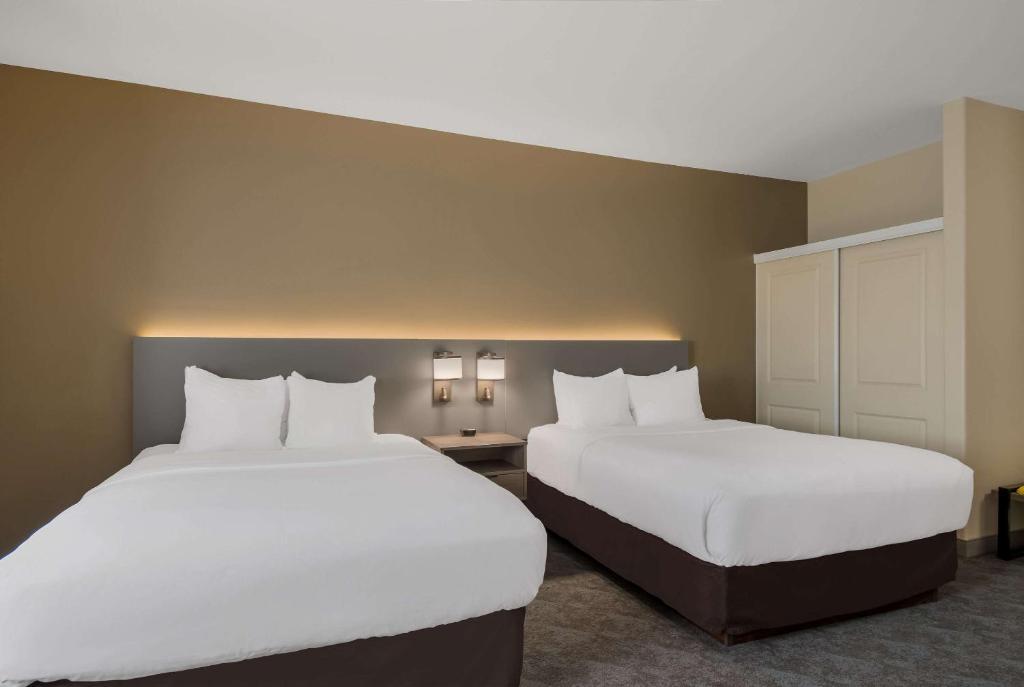 Postel nebo postele na pokoji v ubytování Comfort Inn & Suites Barnesville - Frackville
