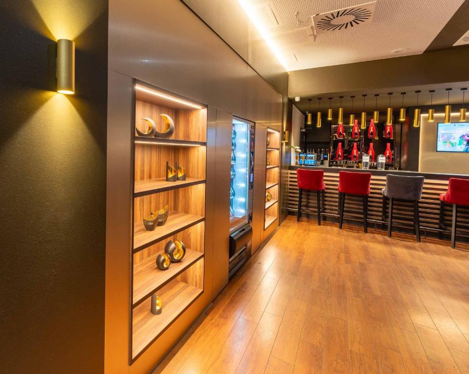 TV a/nebo společenská místnost v ubytování PLAZA Premium Karlsruhe