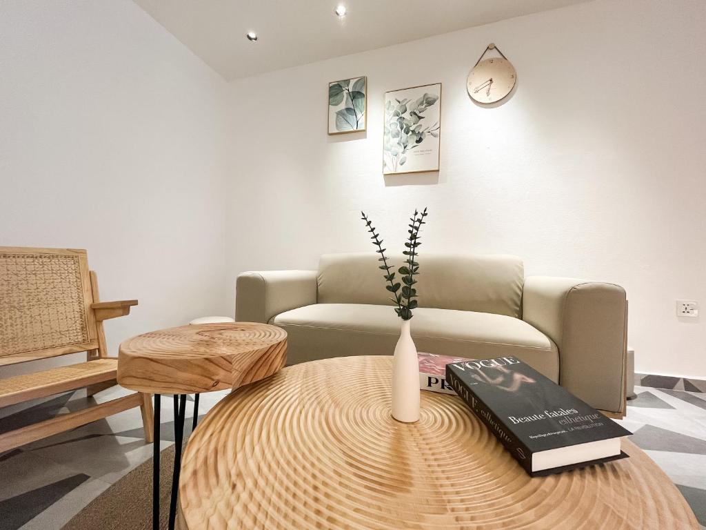 Ein Sitzbereich in der Unterkunft Sleep Box Penang