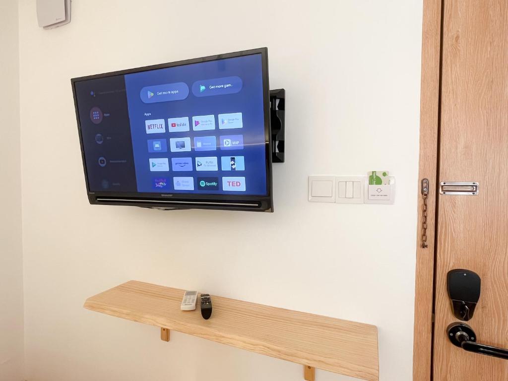 Televisyen dan/atau pusat hiburan di Sleep Box Penang