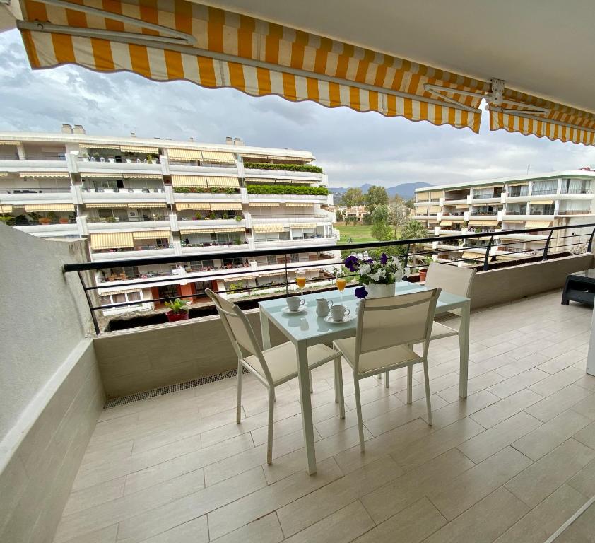 Ban công/sân hiên tại Apartamento con vistas y terraza en Guadalmina Marbella