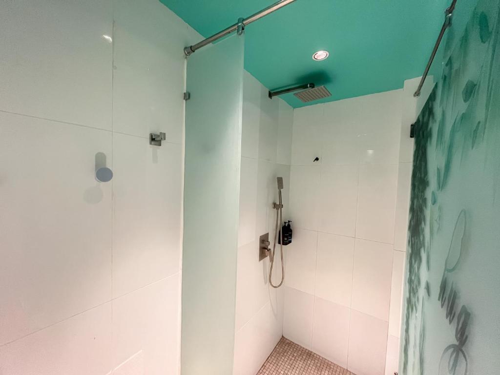 Ein Badezimmer in der Unterkunft Sleep Box Penang