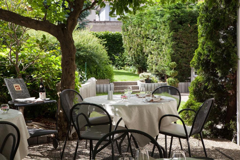 Zahrada ubytování Logis Hôtel Beauséjour Colmar