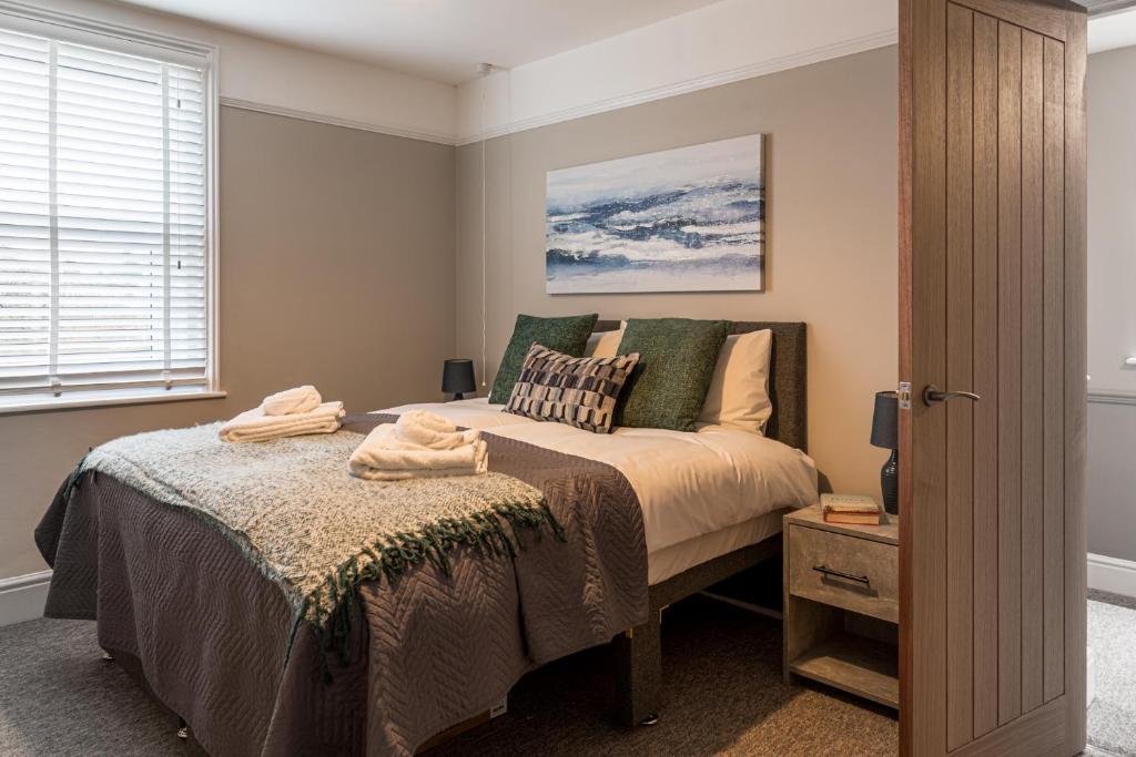 Ένα ή περισσότερα κρεβάτια σε δωμάτιο στο Comfortable 5-Bedroom House in Cheltenham