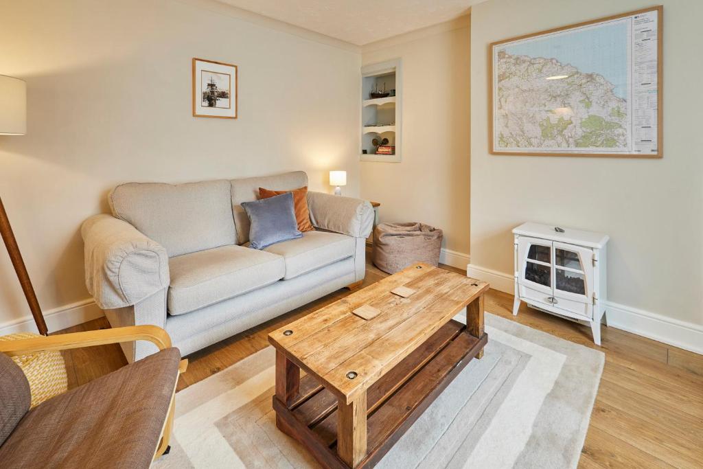 Host & Stay - Stone Row