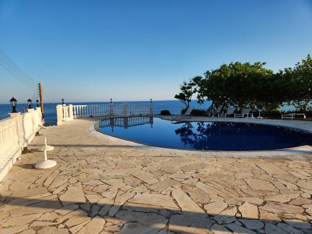 Bazén v ubytování Serena Vacation Home nebo v jeho okolí