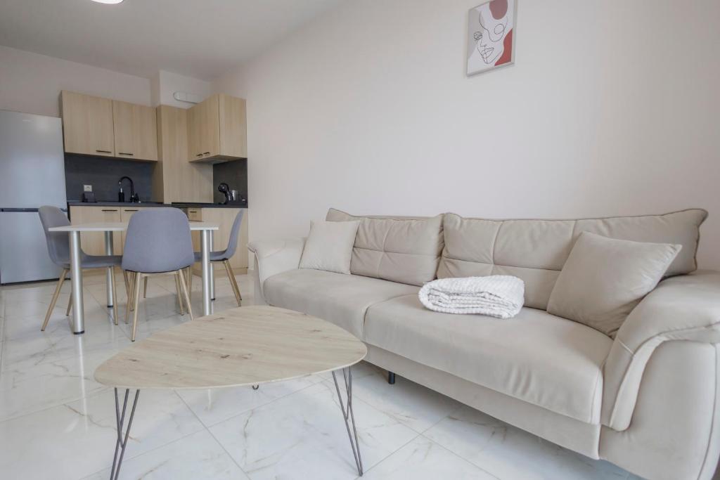 Green Eyes Apartments - Apartment