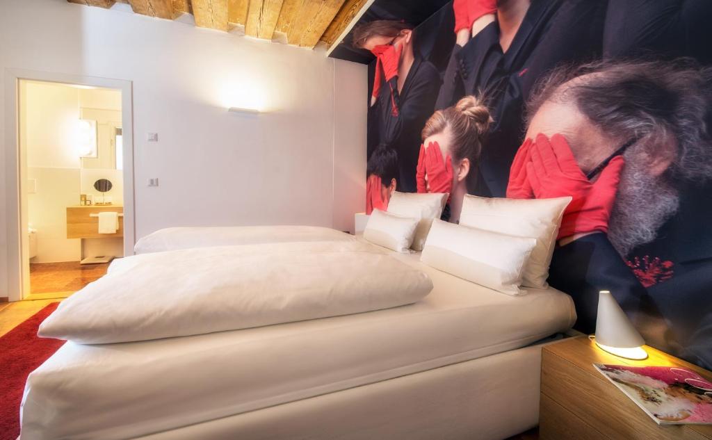 Postel nebo postele na pokoji v ubytování Small Luxury Hotel Goldgasse
