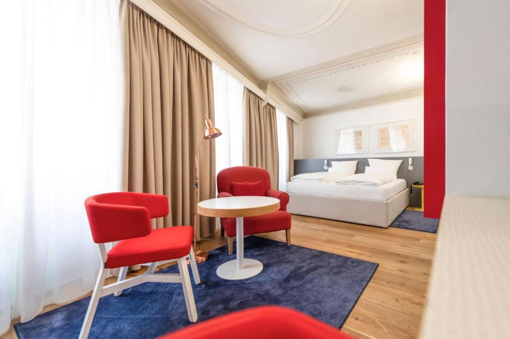 Postel nebo postele na pokoji v ubytování Small Luxury Hotel Goldgasse