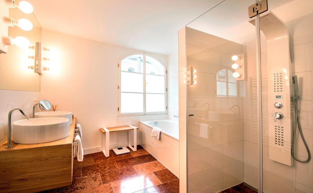 Koupelna v ubytování Small Luxury Hotel Goldgasse