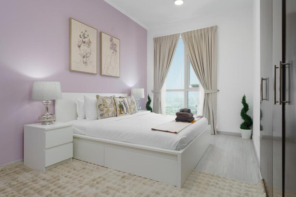 Postel nebo postele na pokoji v ubytování Marco Polo - Stylish and Spacious 2 BR with Marina, City Views