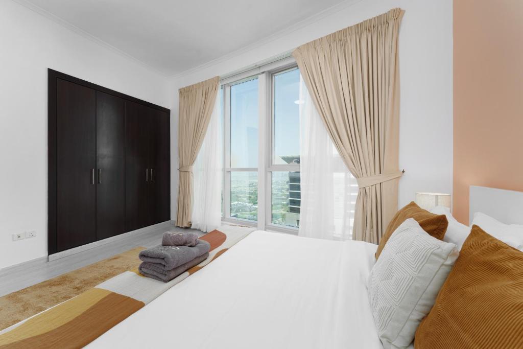 Postel nebo postele na pokoji v ubytování Marco Polo - Stylish and Spacious 2 BR with Marina, City Views