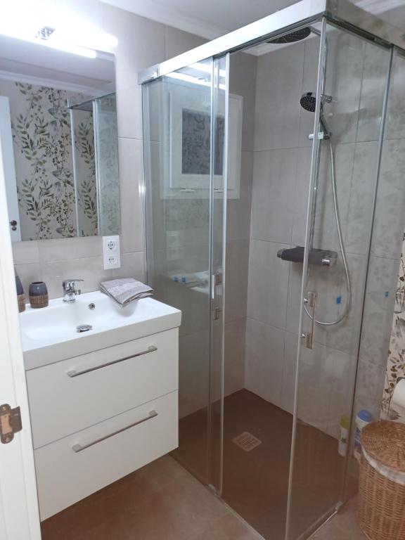 A bathroom at Casa Raposeira
