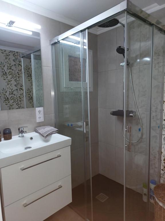A bathroom at Casa Raposeira