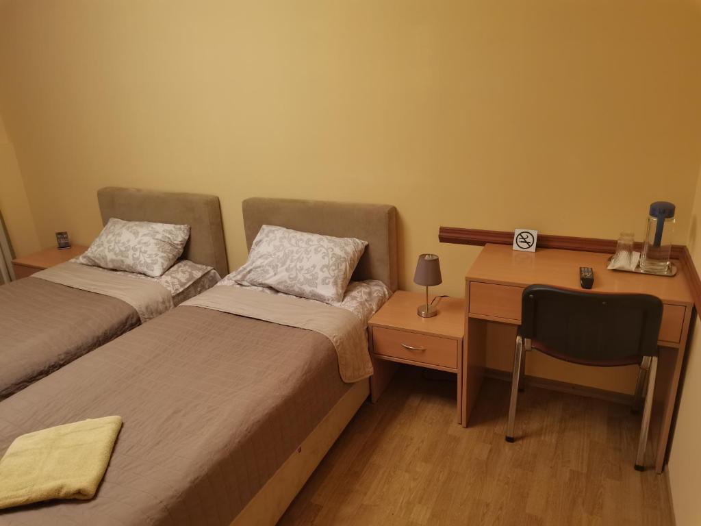 Postel nebo postele na pokoji v ubytování Westend Hotel Kyiv