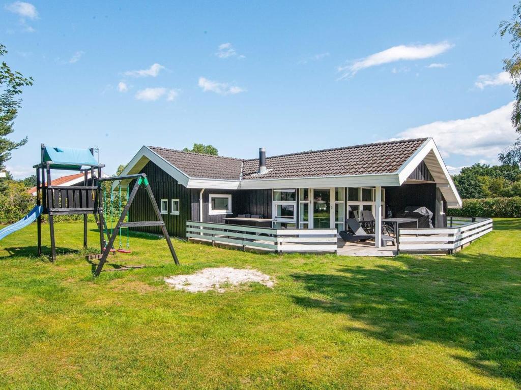 Gallery image of 8 person holiday home in Glesborg in Fjellerup