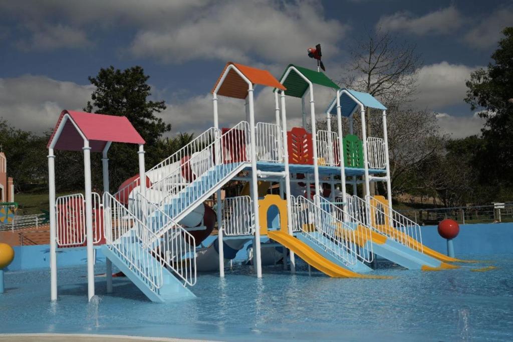 a colorful water slide in a water park at Hotel Fazenda Ararita in Pôrto Feliz