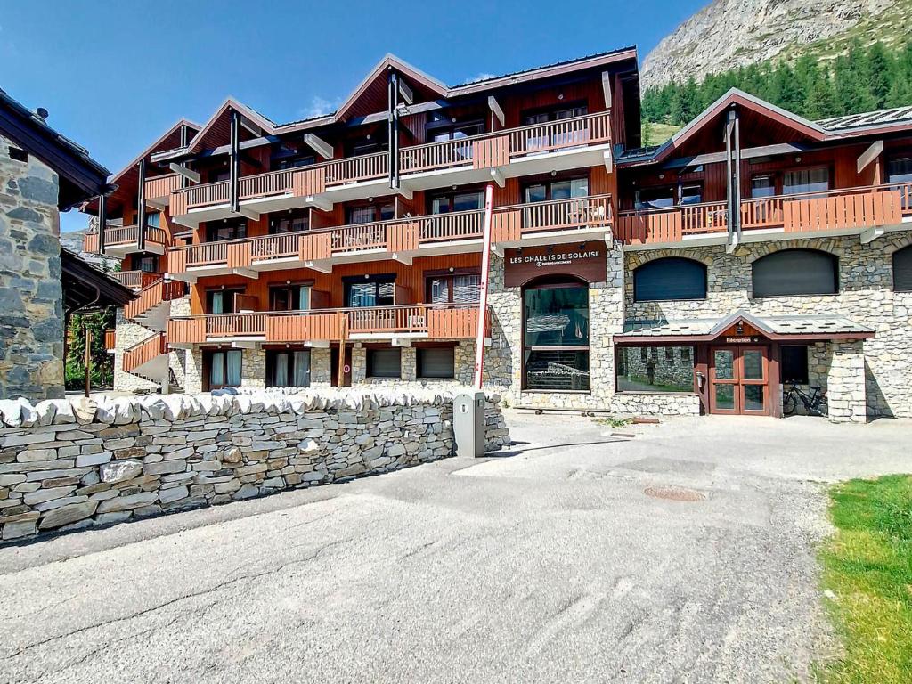 Studio avec mezzanine, balcon, parking proche pistes Val-d'Isère – photo 6