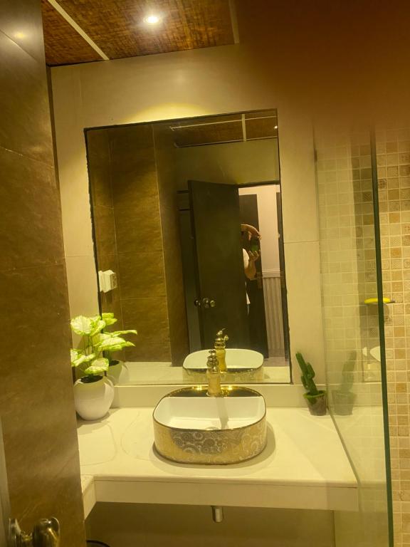 comfort you deserve - Deluxe Double Room (2 Adults + 1 Child)